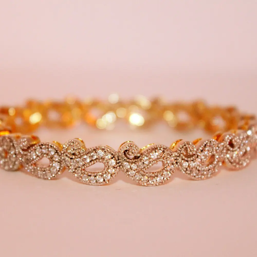 Lắc Tay Vàng Hồng 14K Đính Đá Xoắn